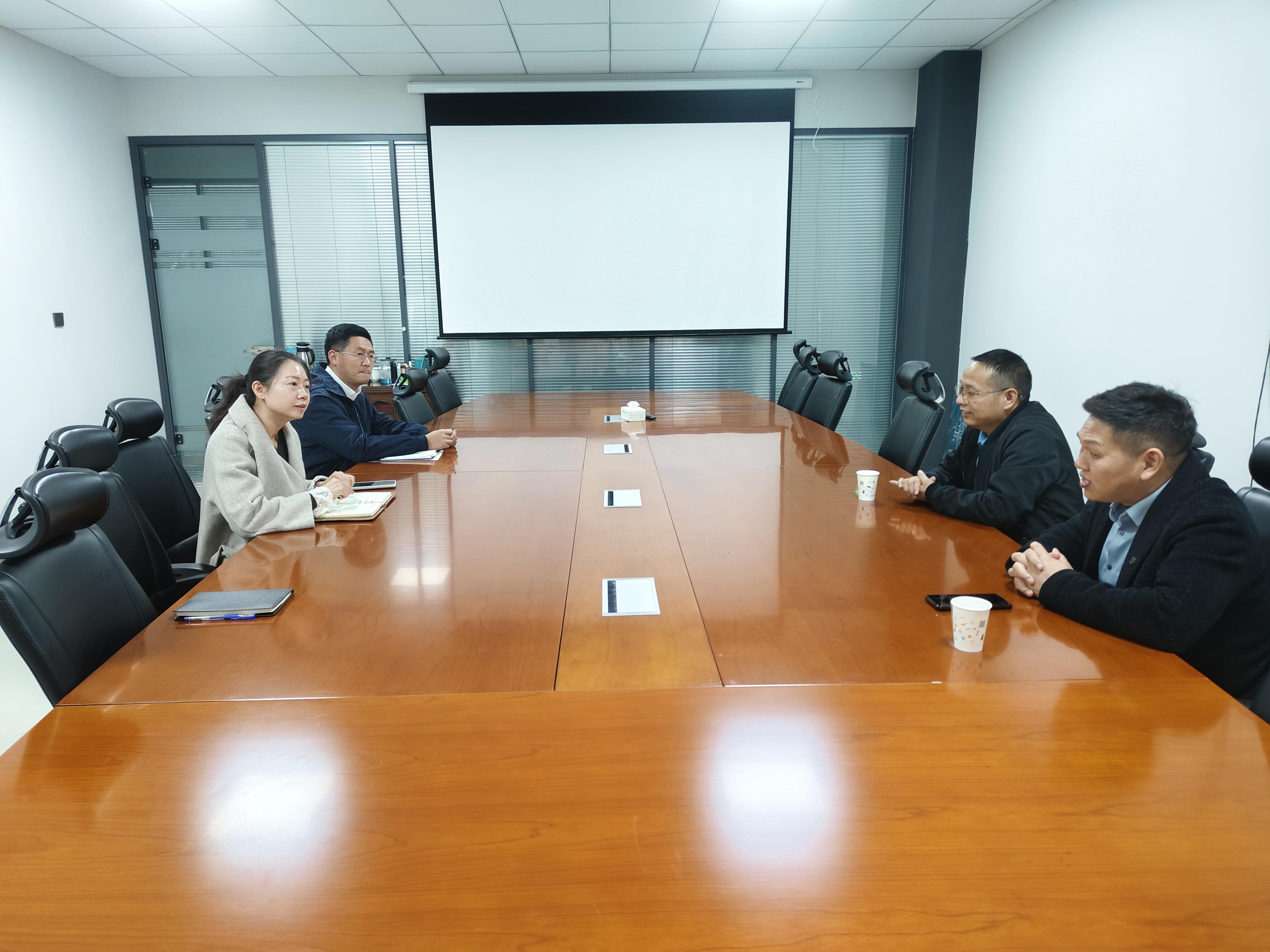 广东华智菁英管理咨询有限公司董事长江得友来我区医养健康产业园考察